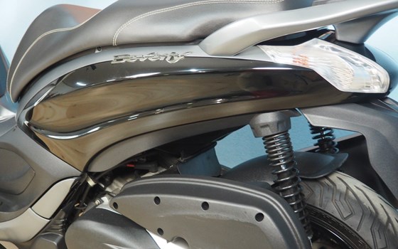 Gebrauchtmotorrad Piaggio Beverly 350ie Sport Touring - Bild 9 Gebrauchtmotorrad Piaggio Beverly 350ie Sport Touring - Bild 9