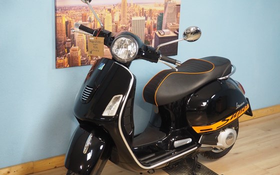 Gebrauchtmotorrad Vespa GTS 125 ie Super - Bild 1 Gebrauchtmotorrad Vespa GTS 125 ie Super - Bild 1