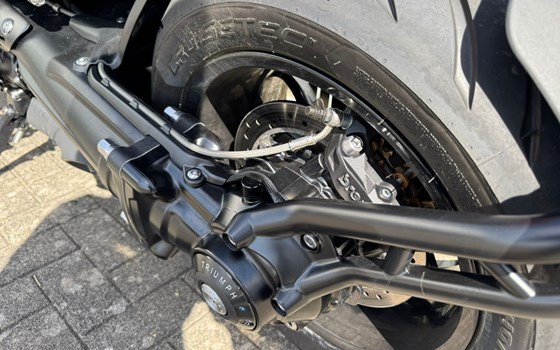Gebrauchtmotorrad Triumph Rocket 3 Storm R - Bild 11