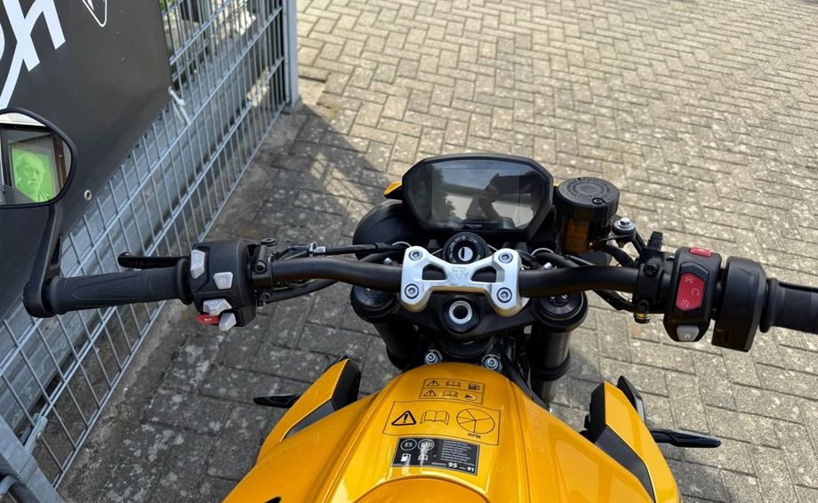 Angebot Triumph Street Triple 765 RS Bild 6: Angebot Triumph Street Triple 765 RS