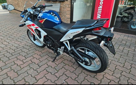 Gebrauchtmotorrad Honda CBR 250 R - Bild 3