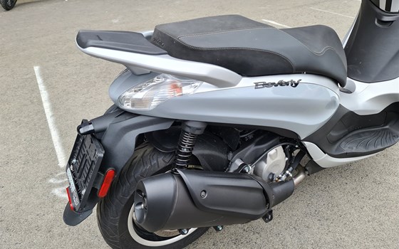 Gebrauchtmotorrad Piaggio Beverly 350ie Sport Touring - Bild 3 Gebrauchtmotorrad Piaggio Beverly 350ie Sport Touring - Bild 3