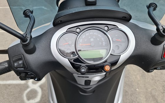 Gebrauchtmotorrad Piaggio Beverly 350ie Sport Touring - Bild 9 Gebrauchtmotorrad Piaggio Beverly 350ie Sport Touring - Bild 9