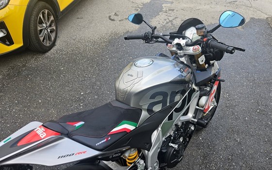 Gebrauchtmotorrad Aprilia Tuono V4 1100 RR - Bild 9 Gebrauchtmotorrad Aprilia Tuono V4 1100 RR - Bild 9