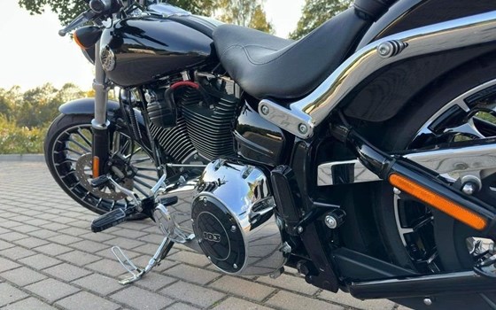 Gebrauchtmotorrad Harley-Davidson Softail Breakout FXSB - Bild 2 Gebrauchtmotorrad Harley-Davidson Softail Breakout FXSB - Bild 2