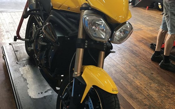 Motorrad Occasion Triumph Speed Triple 1050 - Bild 4