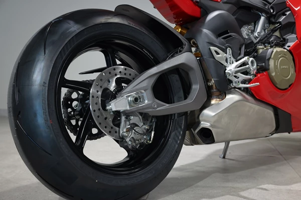 Ducati Panigale V4 S (rot) - Bild 6