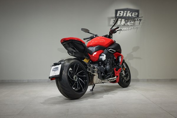 Ducati Diavel V4 (rot) - Bild 2