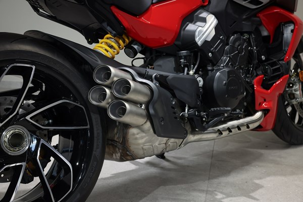 Ducati Diavel V4 (rot) - Bild 4