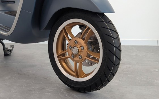 Neufahrzeug Vespa Primavera 125 Officina 8 - Bild 7