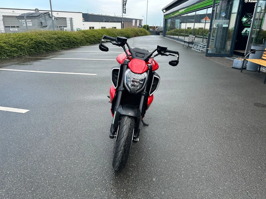 Angebot Ducati Diavel V4 Bild 2: Angebot Ducati Diavel V4