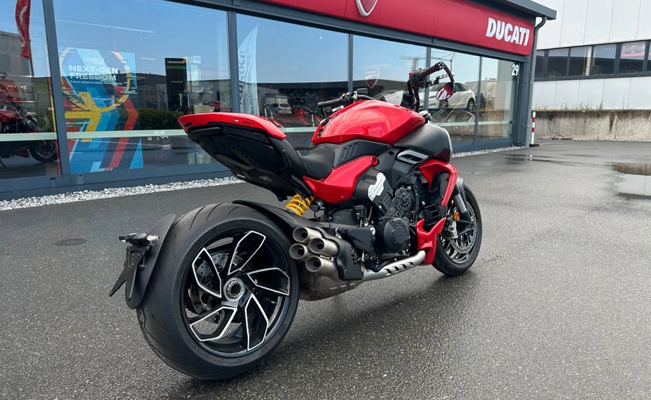 Angebot Ducati Diavel V4 Bild 7: Angebot Ducati Diavel V4