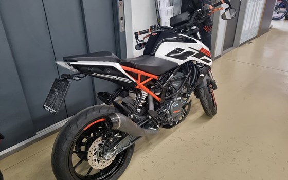 Gebrauchtmotorrad KTM 125 Duke - Bild 3 Gebrauchtmotorrad KTM 125 Duke - Bild 3