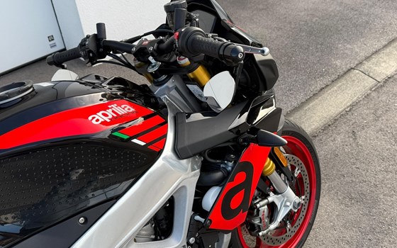 Gebrauchtmotorrad Aprilia Tuono V4 1100 RR - Bild 10 Gebrauchtmotorrad Aprilia Tuono V4 1100 RR - Bild 10