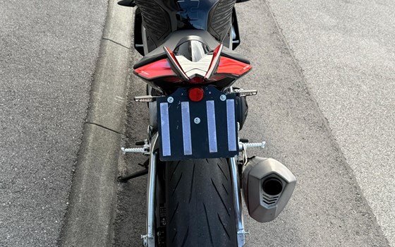 Gebrauchtmotorrad Aprilia Tuono V4 1100 RR - Bild 11 Gebrauchtmotorrad Aprilia Tuono V4 1100 RR - Bild 11
