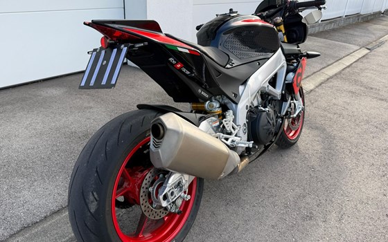Gebrauchtmotorrad Aprilia Tuono V4 1100 RR - Bild 12 Gebrauchtmotorrad Aprilia Tuono V4 1100 RR - Bild 12