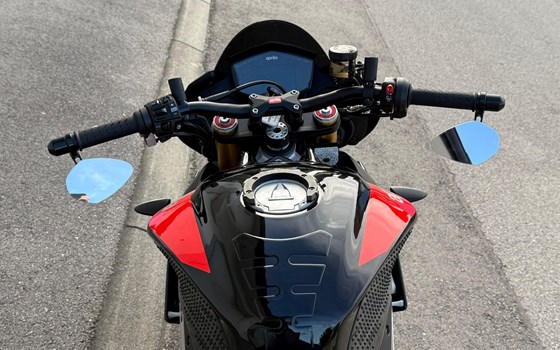 Gebrauchtmotorrad Aprilia Tuono V4 1100 RR - Bild 13 Gebrauchtmotorrad Aprilia Tuono V4 1100 RR - Bild 13