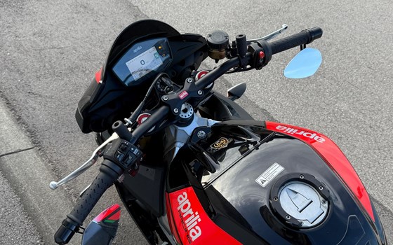 Gebrauchtmotorrad Aprilia Tuono V4 1100 RR - Bild 7 Gebrauchtmotorrad Aprilia Tuono V4 1100 RR - Bild 7