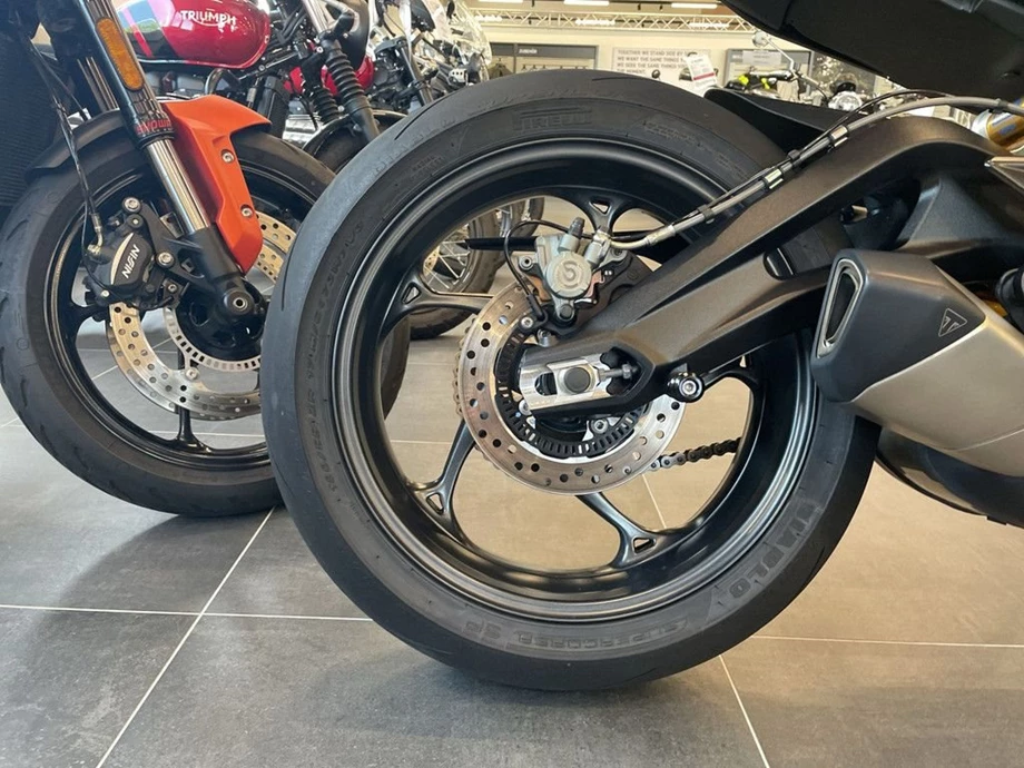 Angebot Triumph Street Triple RS Bild 10: Angebot Triumph Street Triple RS