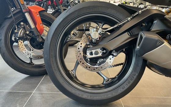 Gebrauchtmotorrad Triumph Street Triple RS - Bild 10