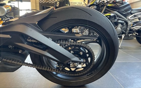 Gebrauchtmotorrad Triumph Street Triple RS - Bild 11