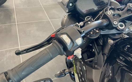 Gebrauchtmotorrad Triumph Street Triple RS - Bild 7