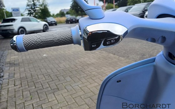 Neufahrzeug Vespa 946 Snake - Bild 13