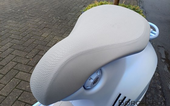 Neufahrzeug Vespa 946 Snake - Bild 16