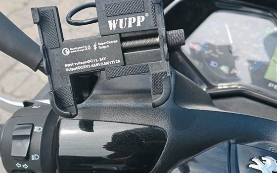 Gebrauchtmotorrad Peugeot Metropolis 400 - Bild 2