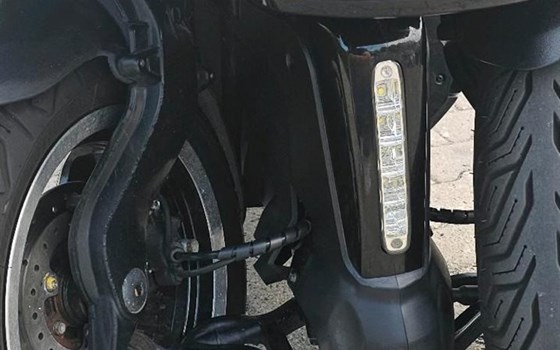 Gebrauchtmotorrad Peugeot Metropolis 400 - Bild 6