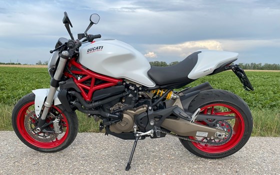 Gebrauchtmotorrad Ducati Monster 821 - Bild 2 Gebrauchtmotorrad Ducati Monster 821 - Bild 2