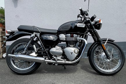 Triumph Bonneville T100 Black