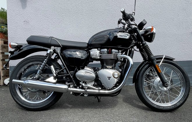 Triumph Bonneville T100 Black