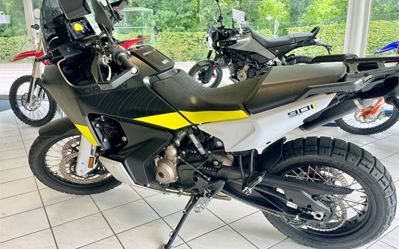 Gebrauchtmotorrad Husqvarna Norden 901 - Bild 2 Gebrauchtmotorrad Husqvarna Norden 901 - Bild 2