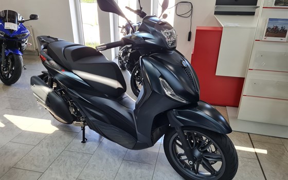Gebrauchtmotorrad Piaggio Beverly 400 S - Bild 1 Gebrauchtmotorrad Piaggio Beverly 400 S - Bild 1