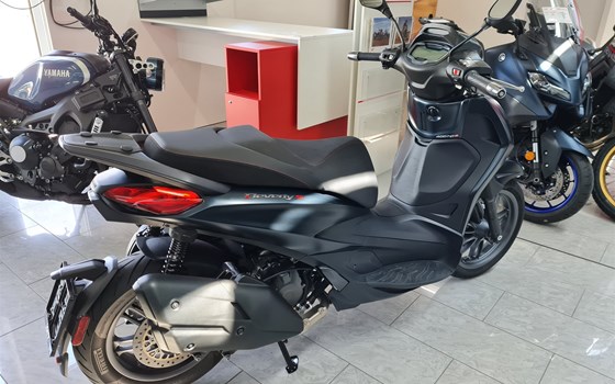 Gebrauchtmotorrad Piaggio Beverly 400 S - Bild 2 Gebrauchtmotorrad Piaggio Beverly 400 S - Bild 2