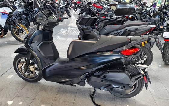 Gebrauchtmotorrad Piaggio Beverly 400 S - Bild 3 Gebrauchtmotorrad Piaggio Beverly 400 S - Bild 3