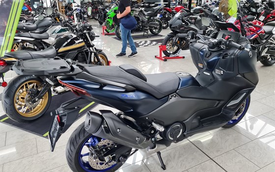 Gebrauchtmotorrad Yamaha TMAX 560 - Bild 2 Gebrauchtmotorrad Yamaha TMAX 560 - Bild 2