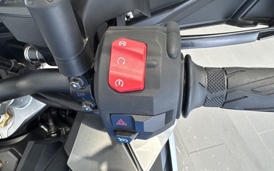 Gebrauchtmotorrad Suzuki GSX-S1000 - Bild 8 Gebrauchtmotorrad Suzuki GSX-S1000 - Bild 8