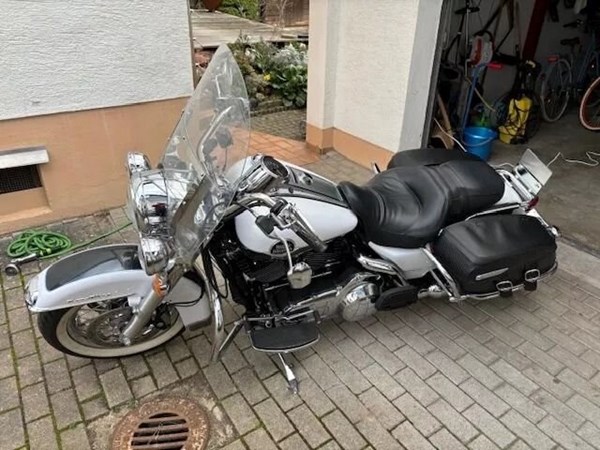 Gebrauchtmotorrad Harley-Davidson Road King Classic FLHRC
