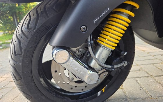 Gebrauchtmotorrad Vespa GTS 300 Super Tech - Bild 7 Gebrauchtmotorrad Vespa GTS 300 Super Tech - Bild 7