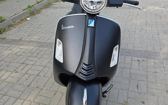 Gebrauchtmotorrad Vespa GTS 300 Super Tech - Bild 9 Gebrauchtmotorrad Vespa GTS 300 Super Tech - Bild 9