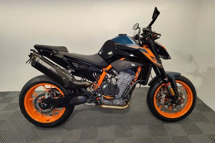 KTM 890 Duke R