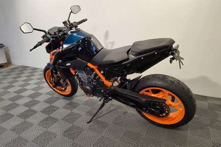 KTM 890 Duke R