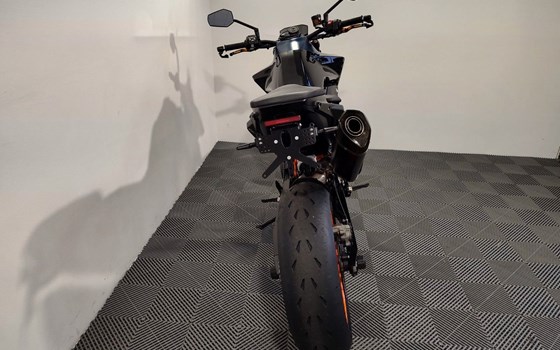 Gebrauchtmotorrad KTM 890 Duke R - Bild 6
