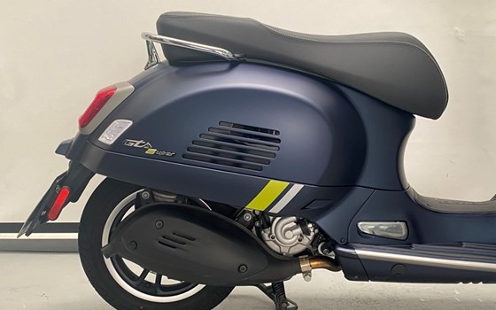 Gebrauchtmotorrad Vespa GTS 300 Super Tech - Bild 2