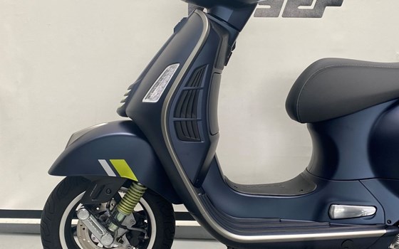 Gebrauchtmotorrad Vespa GTS 300 Super Tech - Bild 6