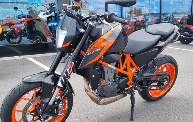 KTM 690 Duke R