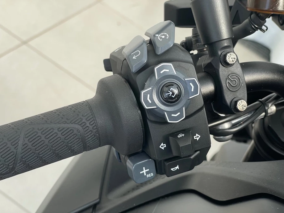 Angebot KTM 1390 Super Duke R EVO Bild 11: Angebot KTM 1390 Super Duke R EVO