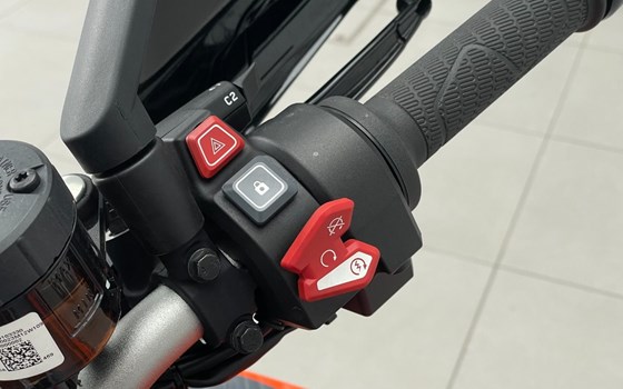 Gebrauchtmotorrad KTM 1290 Super Duke GT - Bild 11 Gebrauchtmotorrad KTM 1290 Super Duke GT - Bild 11